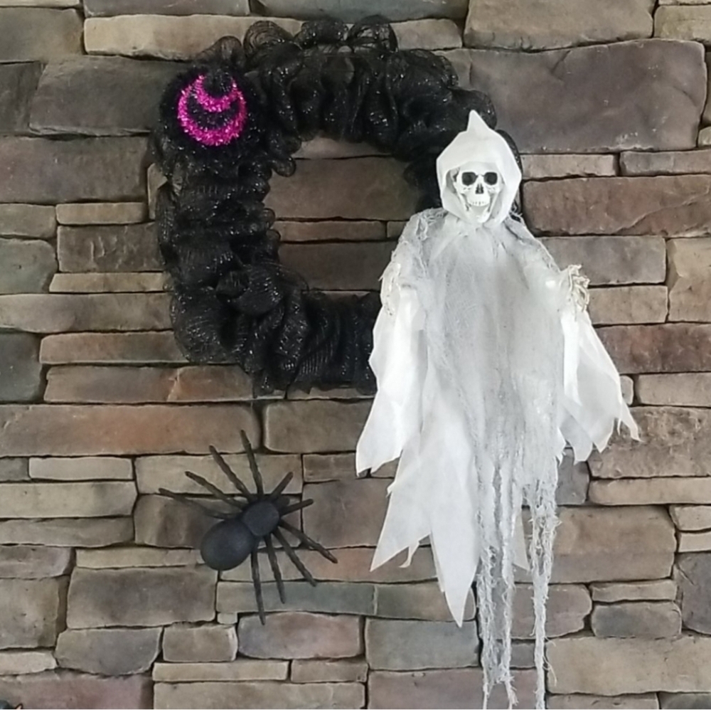 Halloween Skeleton Wreath NEW